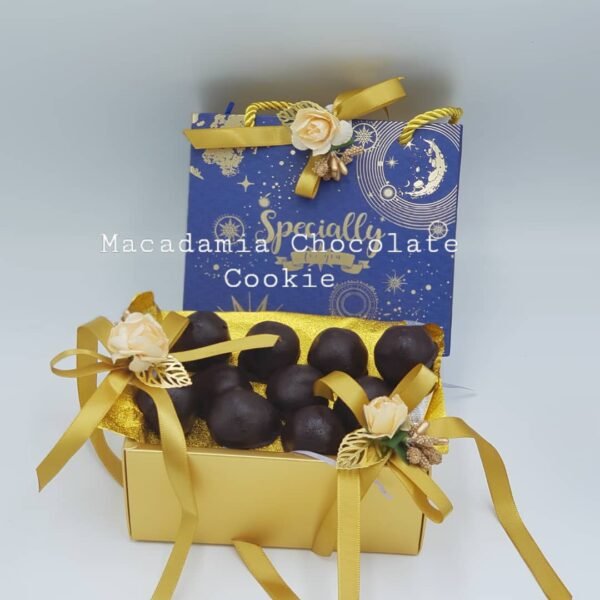 macadamia chocolate cookie festive
